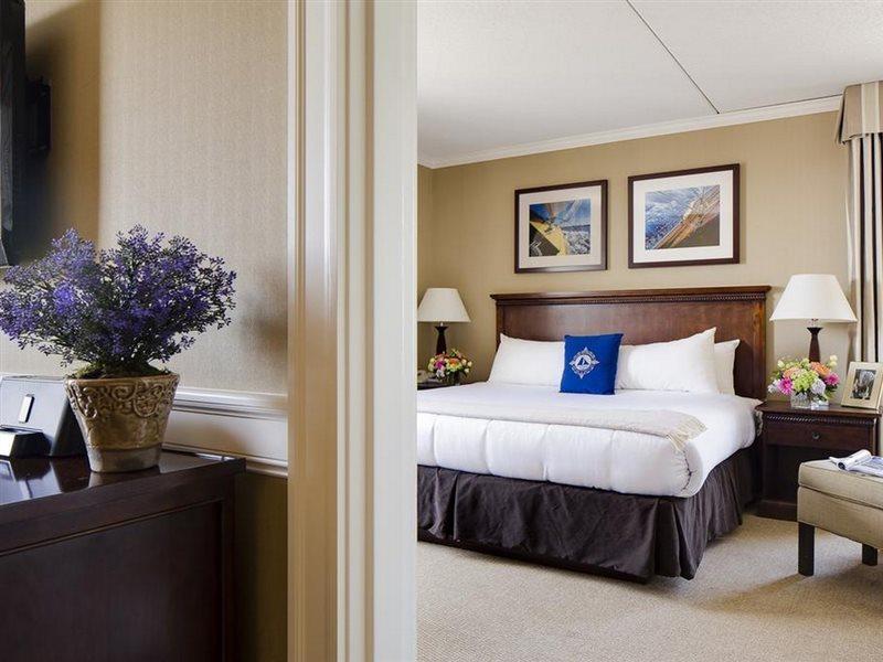 Salem Waterfront Hotel & Suites Exteriör bild